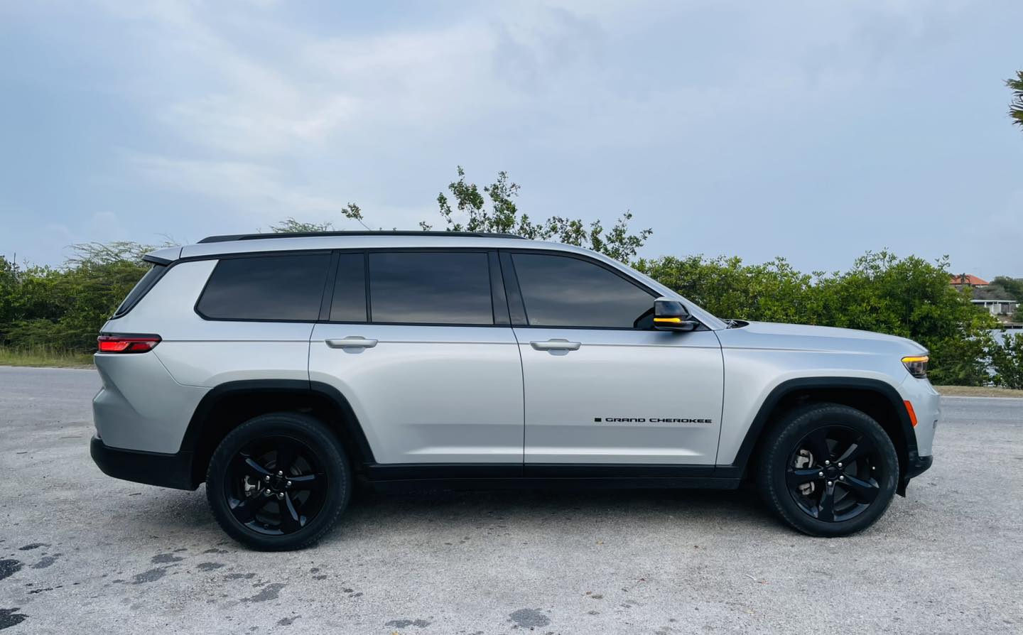 
								Jeep Grand Cherokee L full									
