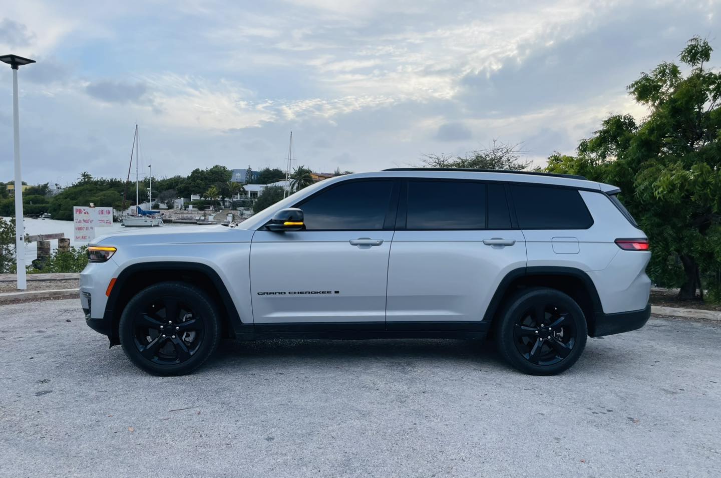 
								Jeep Grand Cherokee L full									