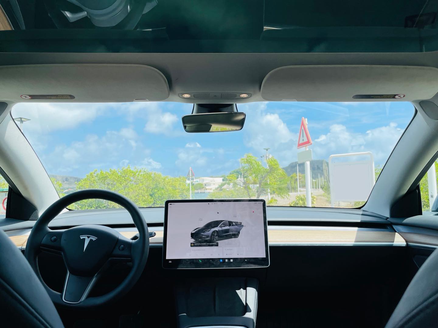 
								Tesla model 3 full									