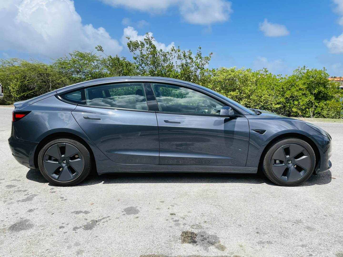 
								Tesla model 3 full									
