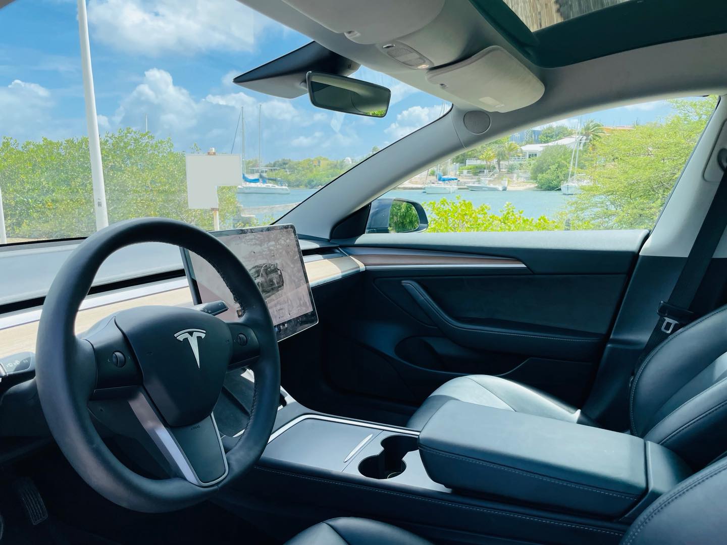 
								Tesla model 3 full									
