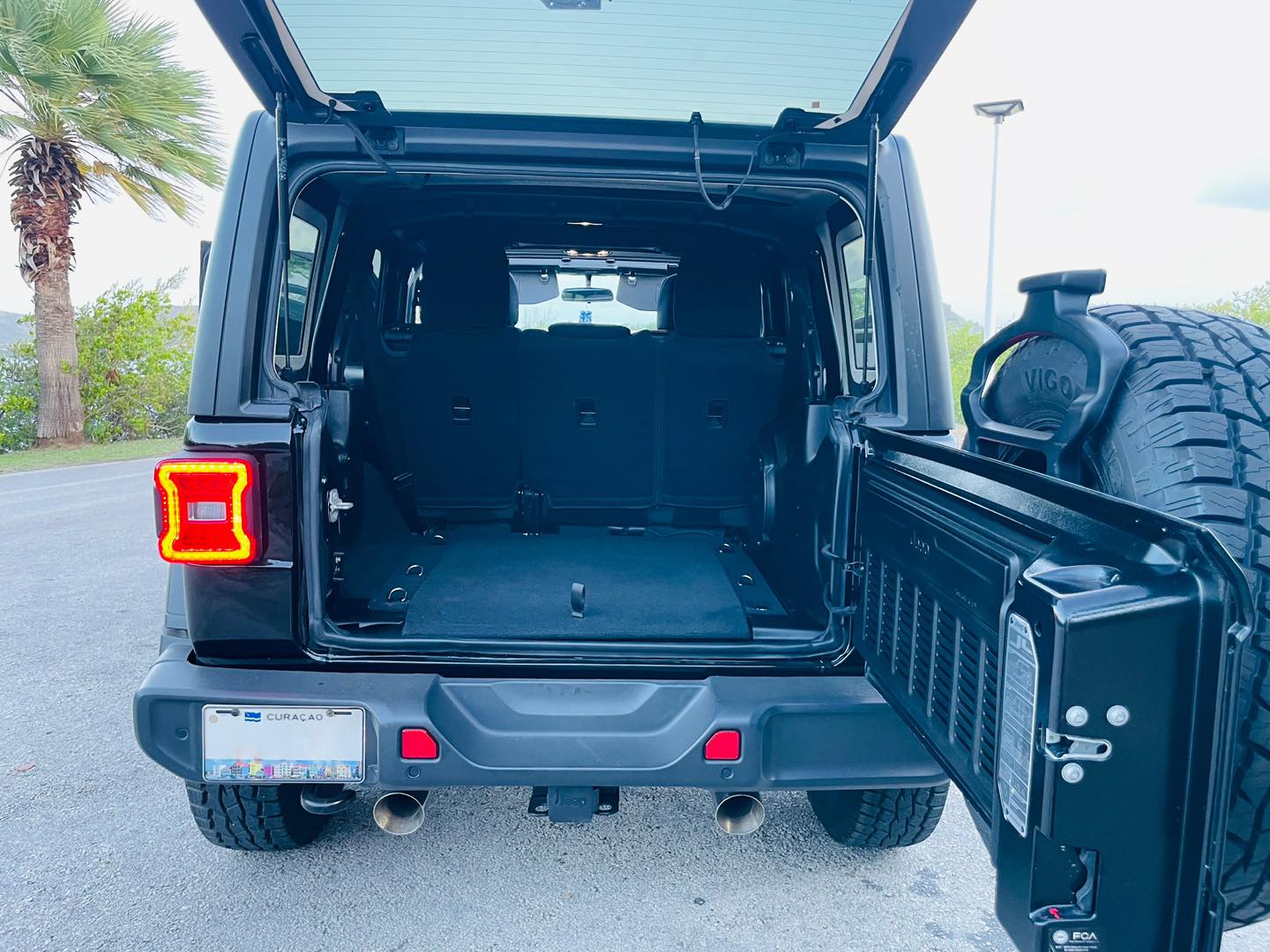 
								Jeep Wrangler Unlimited Sport Altitude 4×4 full									