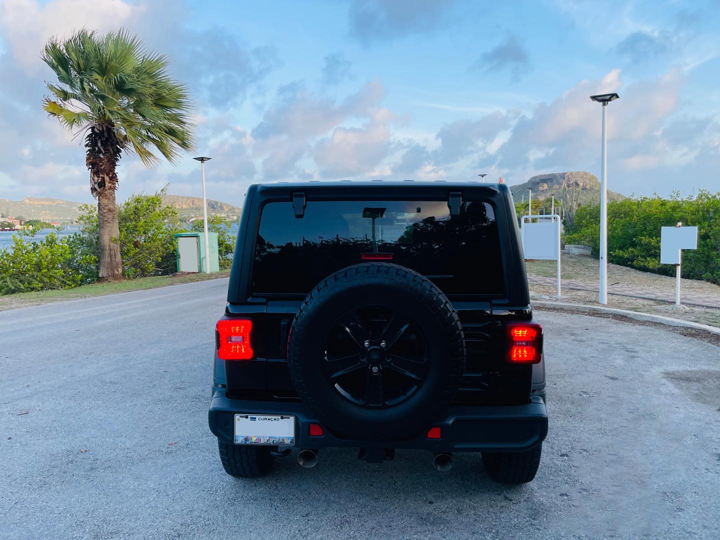 
								Jeep Wrangler Unlimited Sport Altitude 4×4 full									