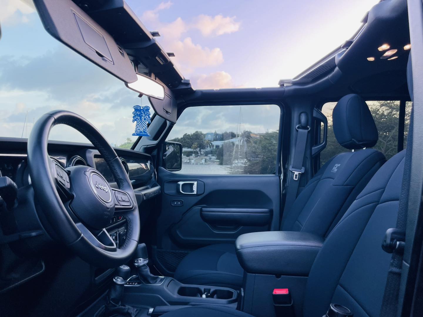 
								Jeep Wrangler Unlimited Sport Altitude 4×4 full									