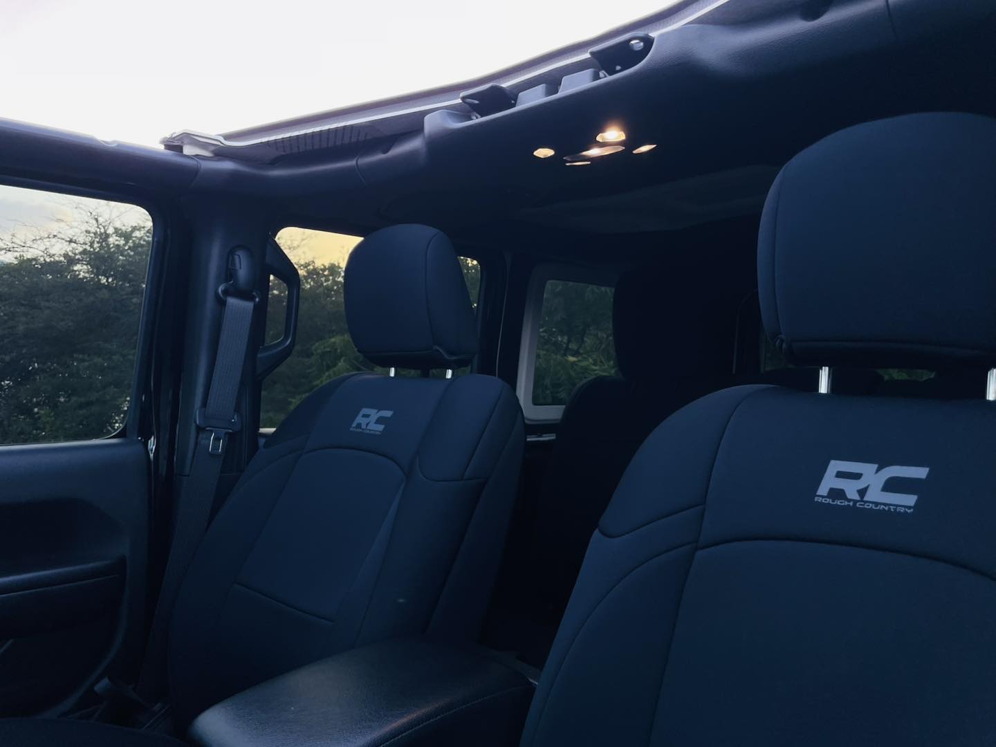 
								Jeep Wrangler Unlimited Sport Altitude 4×4 full									