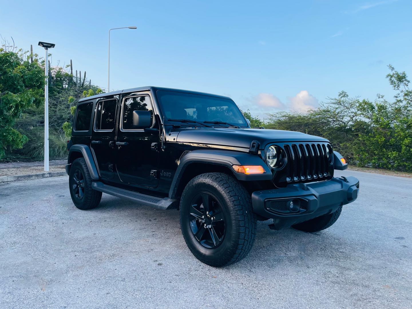 
								Jeep Wrangler Unlimited Sport Altitude 4×4 full									
