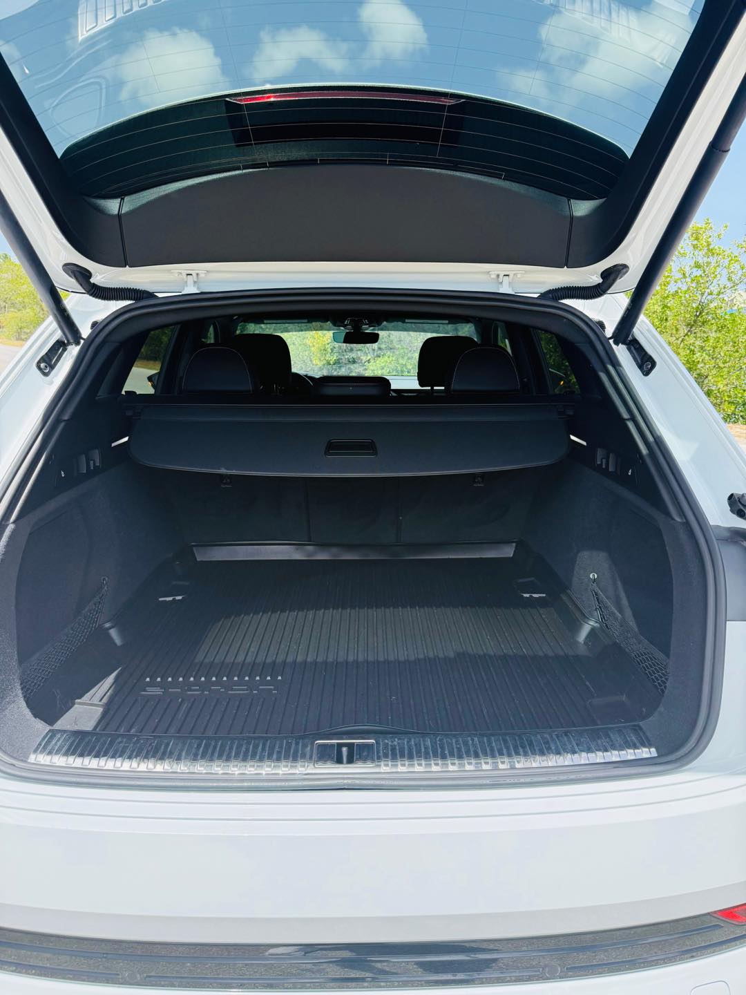 
								Audi E-tron SUV Quattro Premium full									