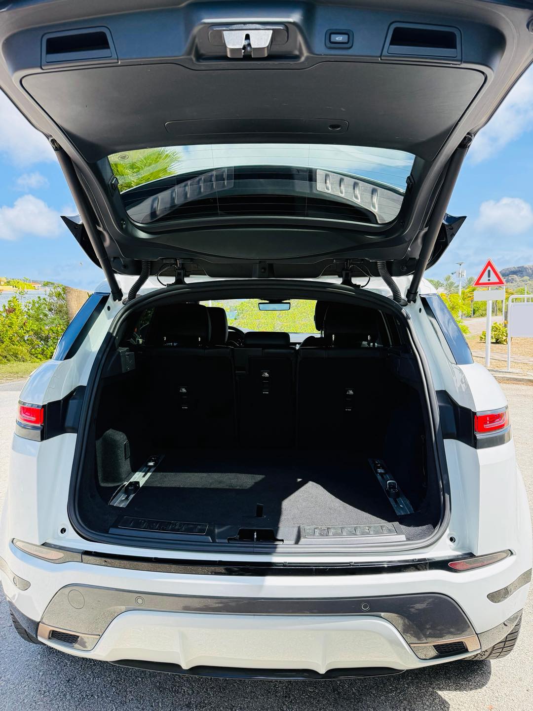 
								Range Rover Evoque R-Dynamic S full									
