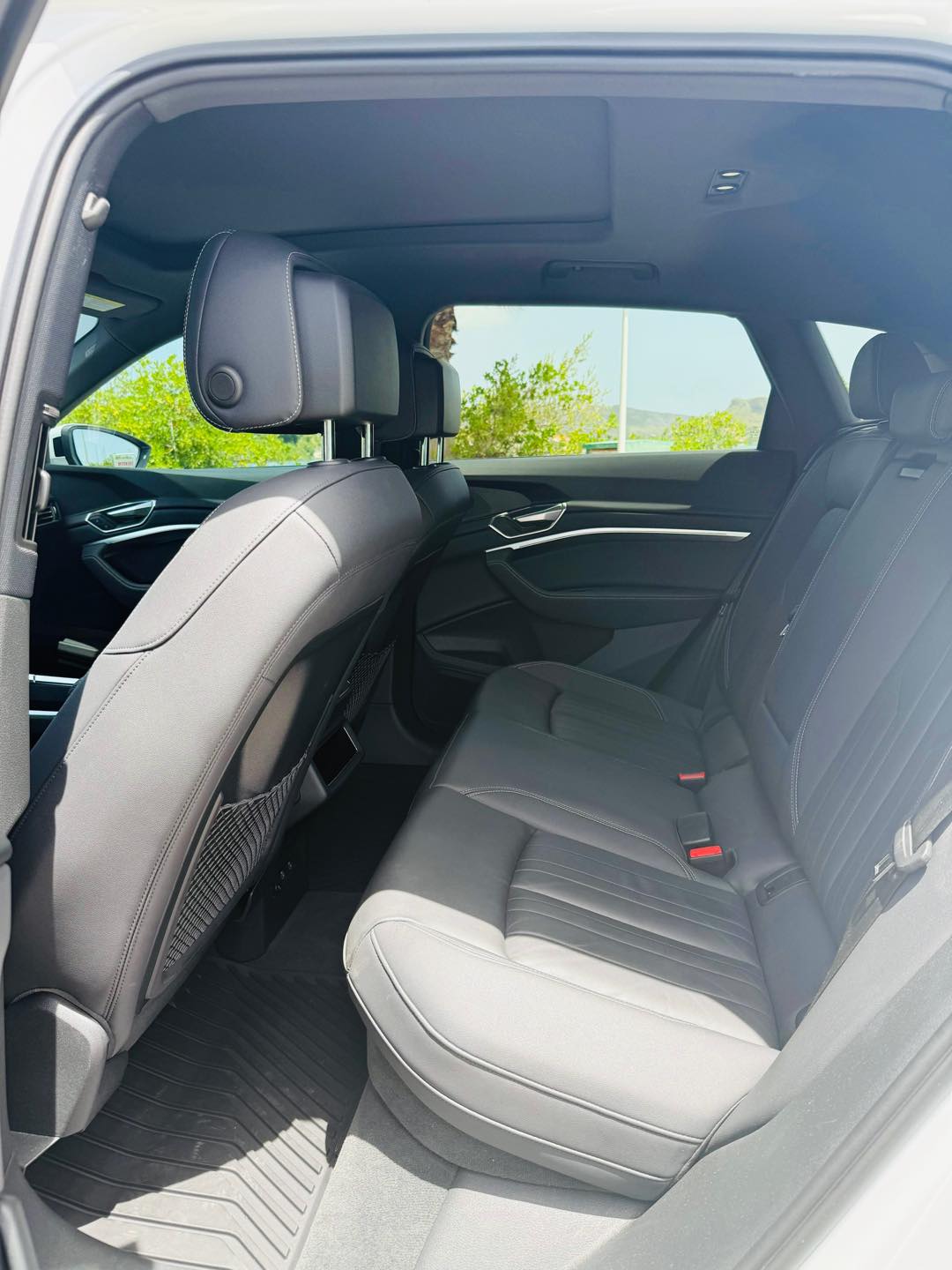 
								Audi E-tron SUV Quattro Premium full									