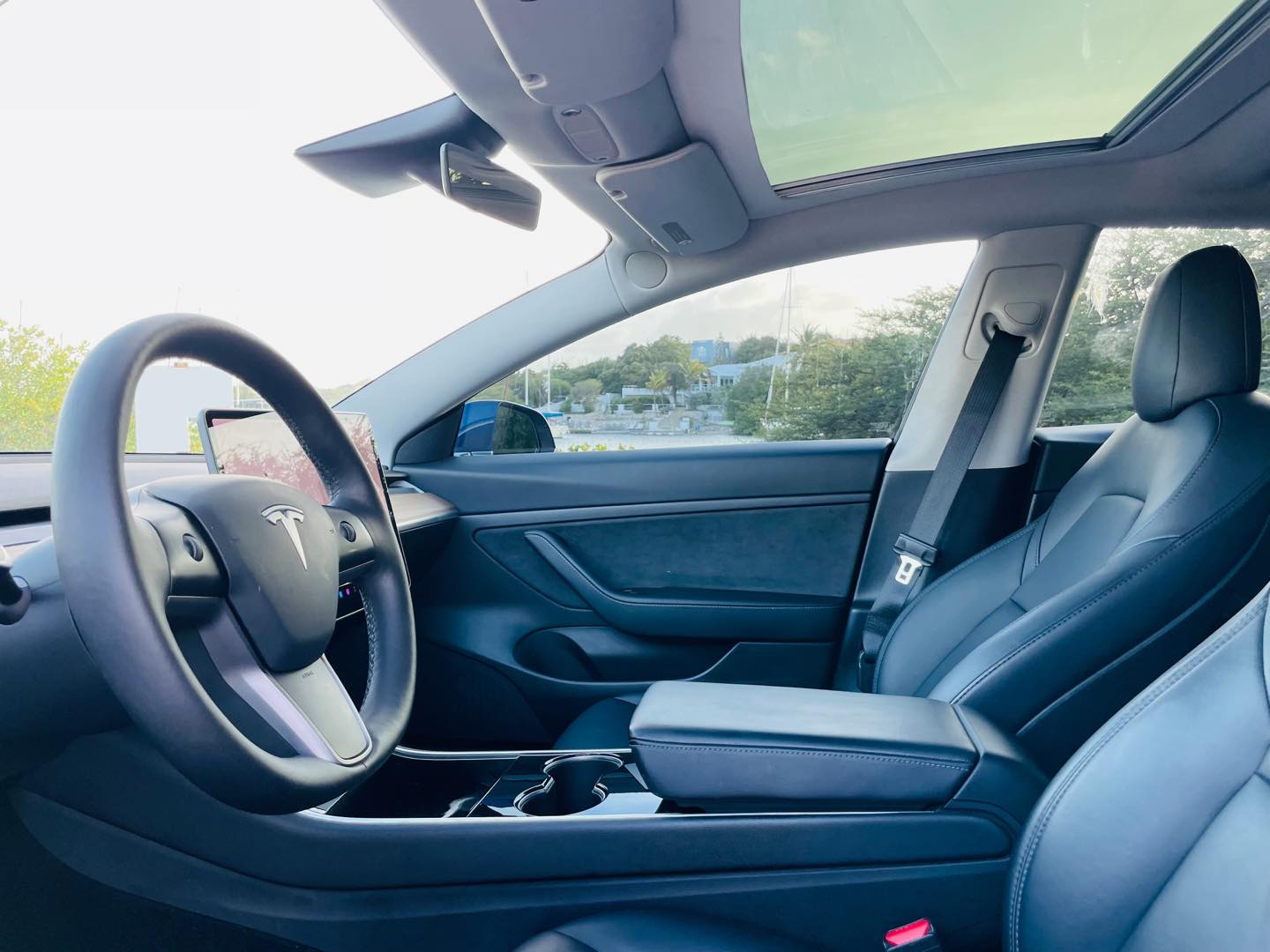 
								Tesla model 3 full									