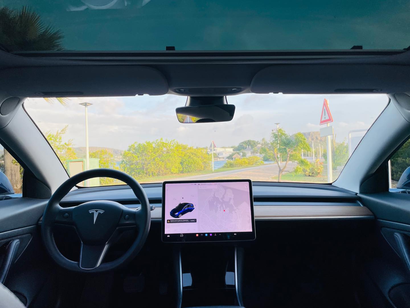 
								Tesla model 3 full									