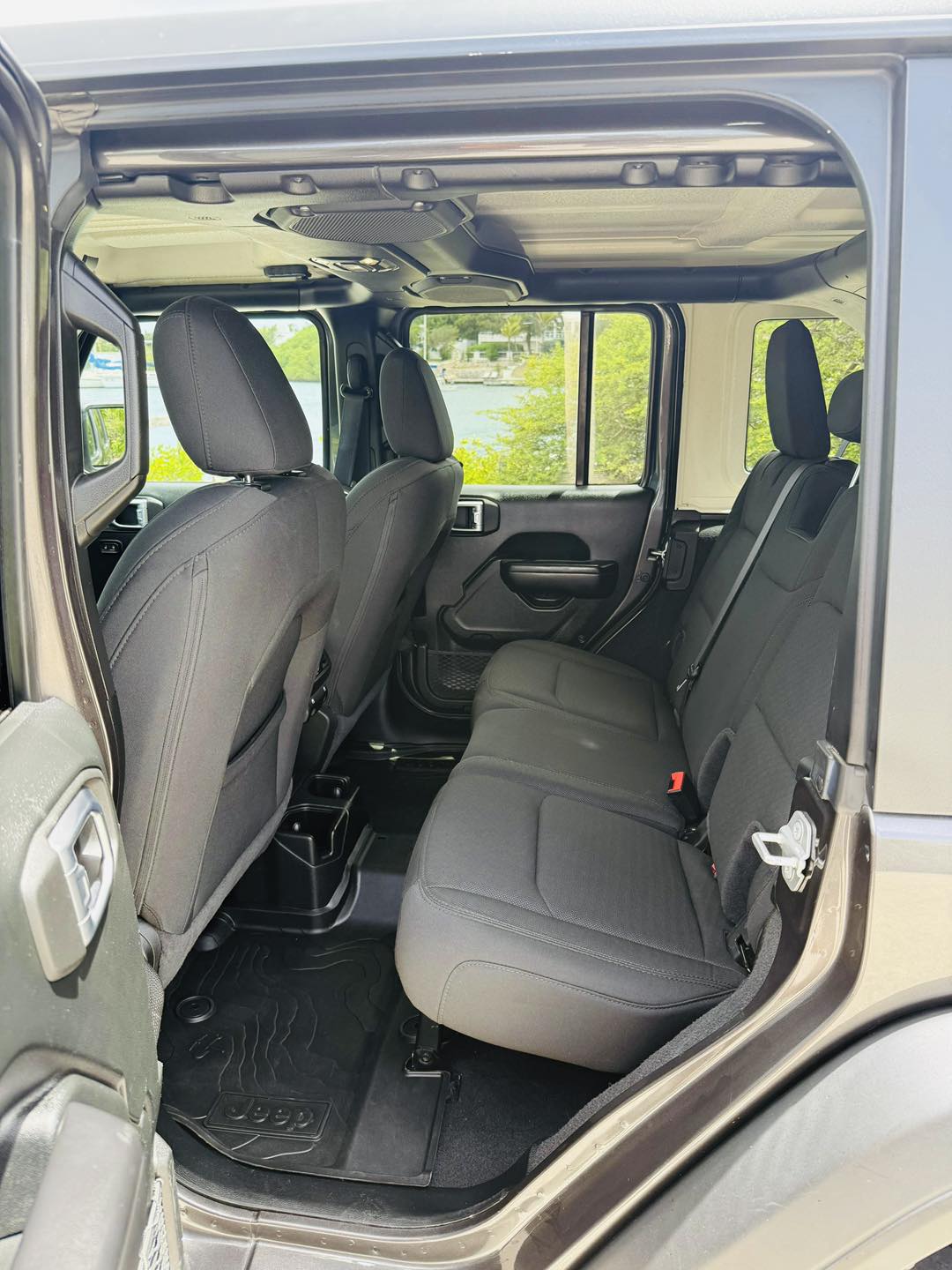 
								Jeep Wrangler Willy’s 2021 full									