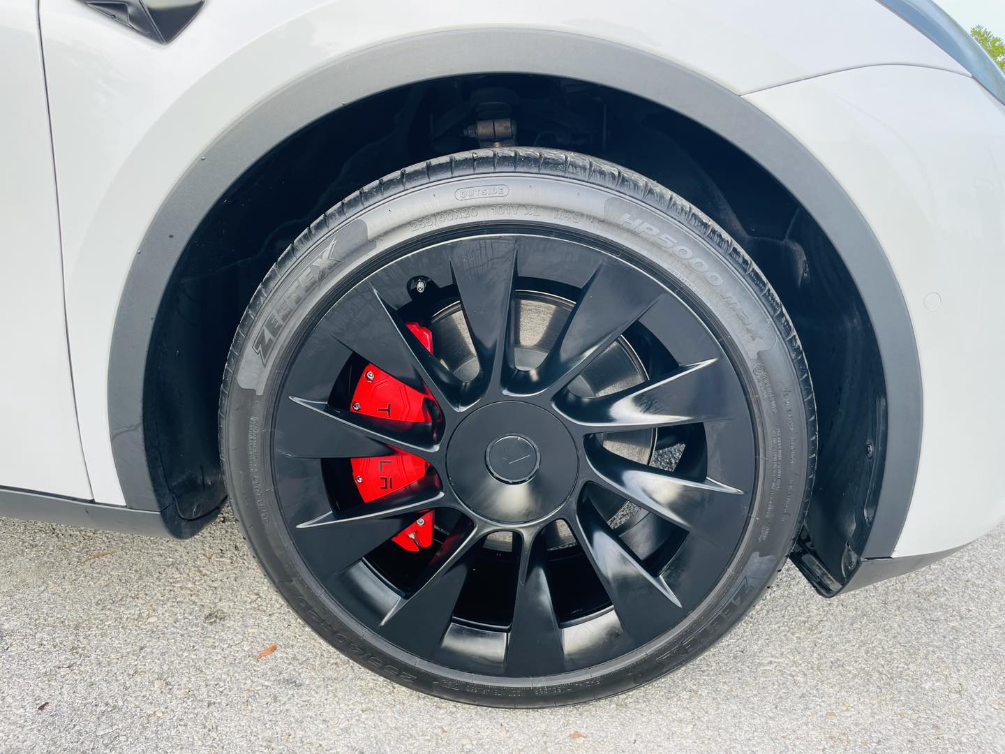 
								Tesla Model Y Standard Range full									