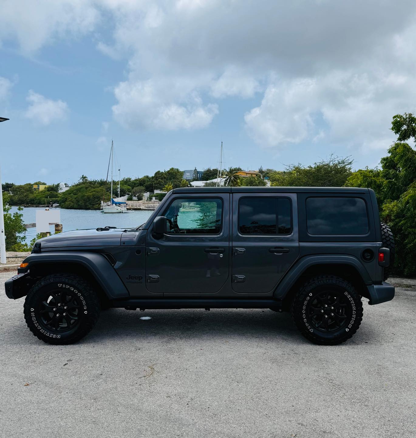 
								Jeep Wrangler Willy’s 2021 full									
