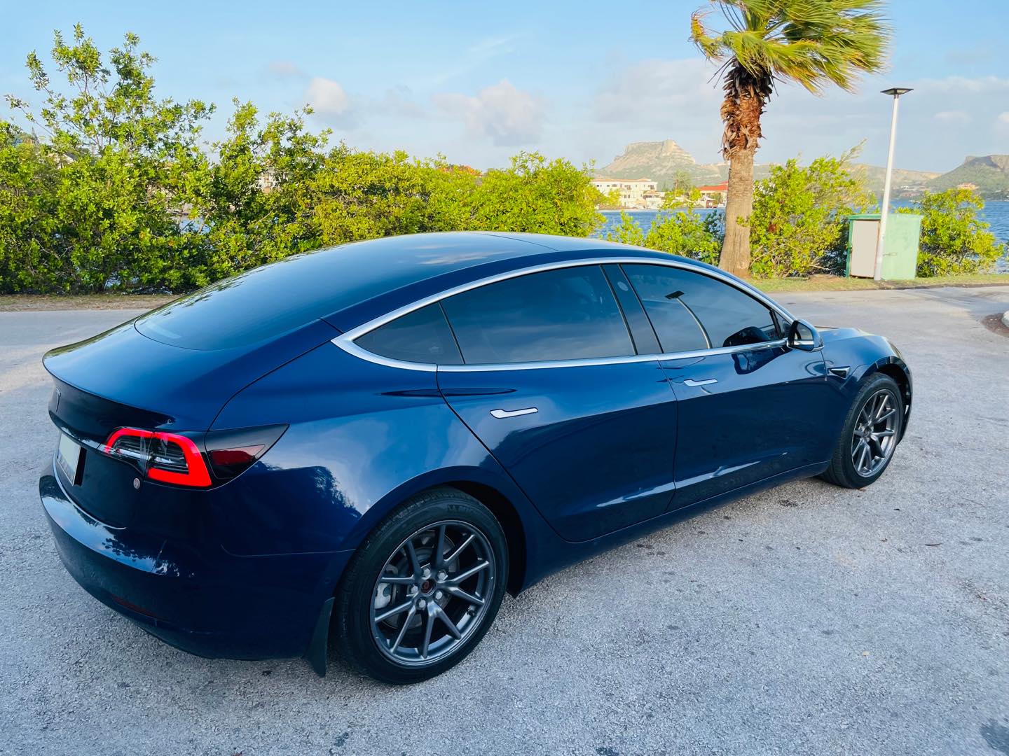 
								Tesla model 3 full									