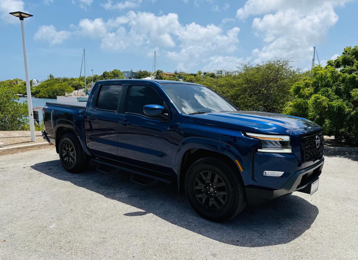 
								Nissan Frontier full									