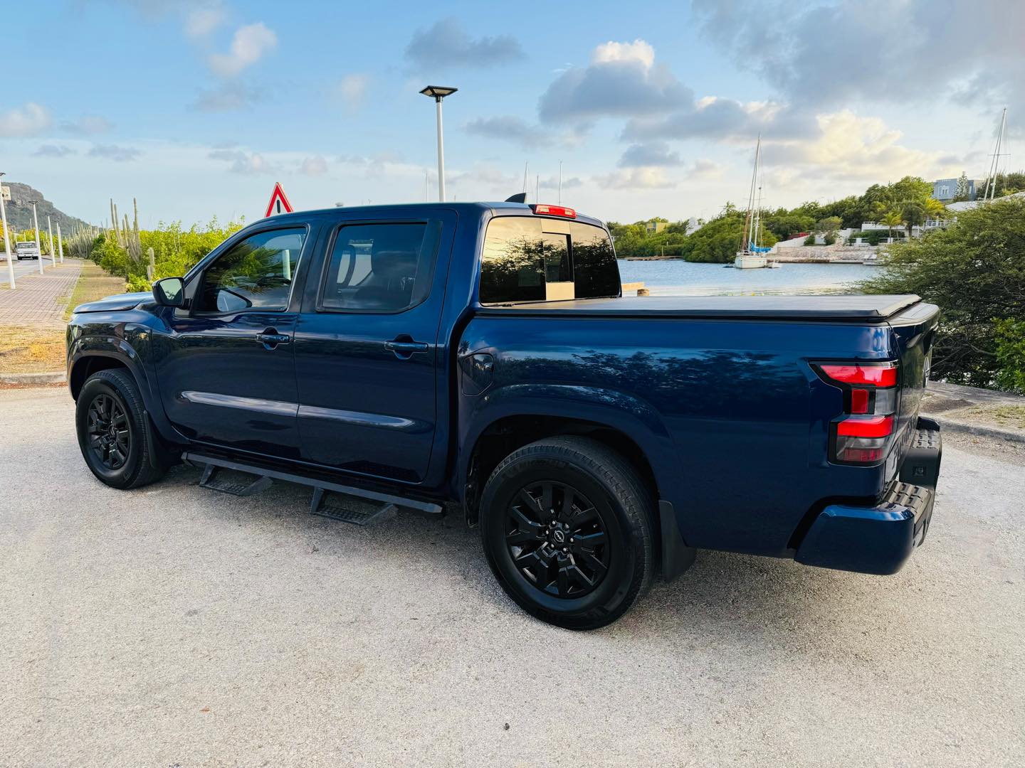 
								Nissan Frontier full									