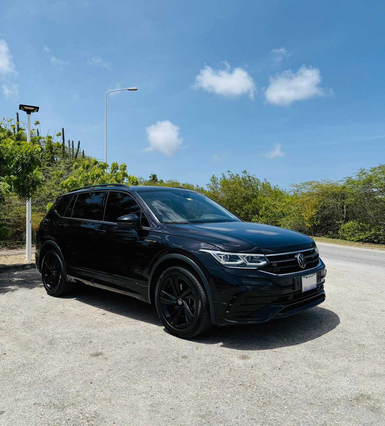 
								Volkswagen Tiguan R-Line full									