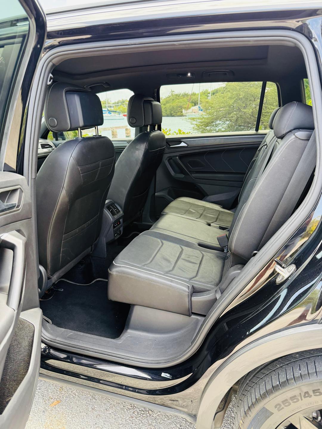 
								Volkswagen Tiguan R-Line full									