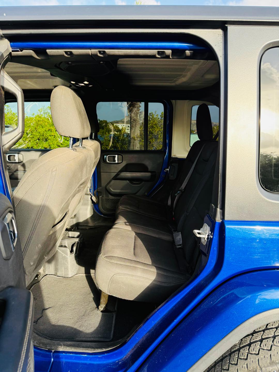 
								Jeep Wrangler Sahara 2020 full									
