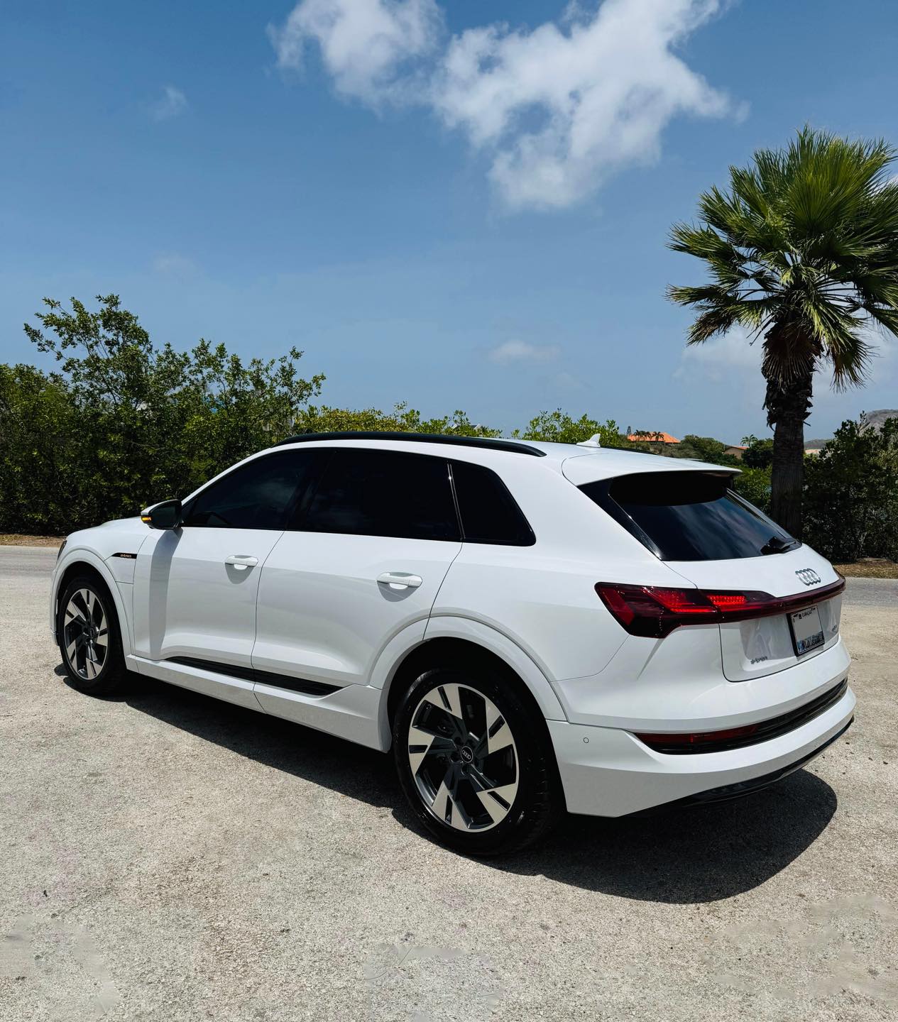 
								Audi E-tron SUV Quattro Premium full									