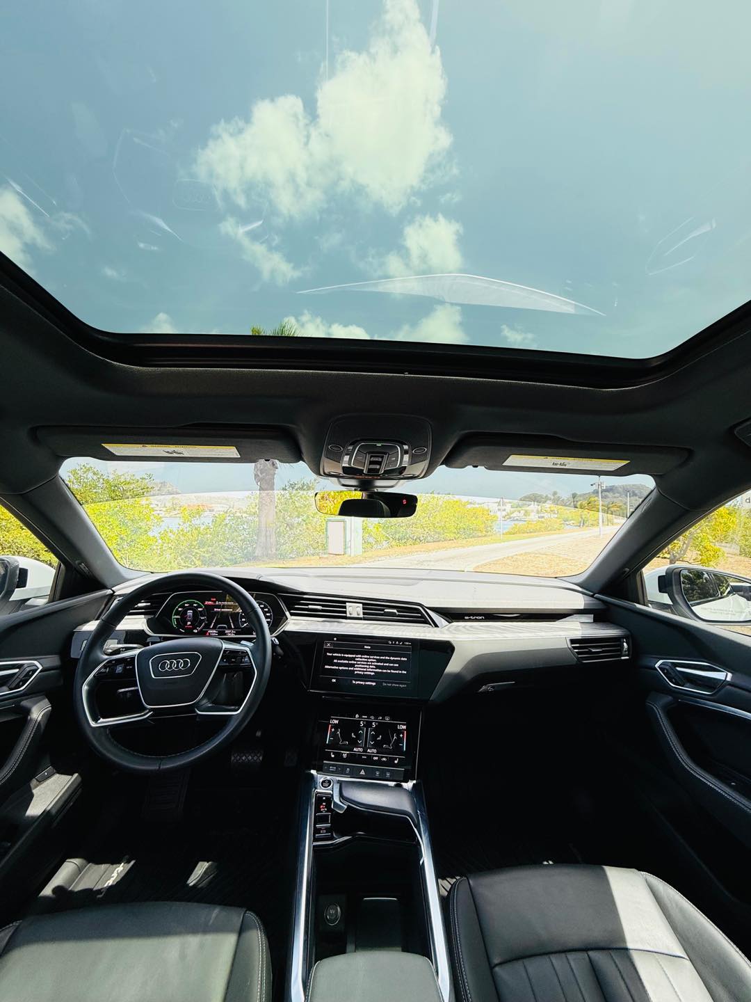 
								Audi E-tron SUV Quattro Premium full									