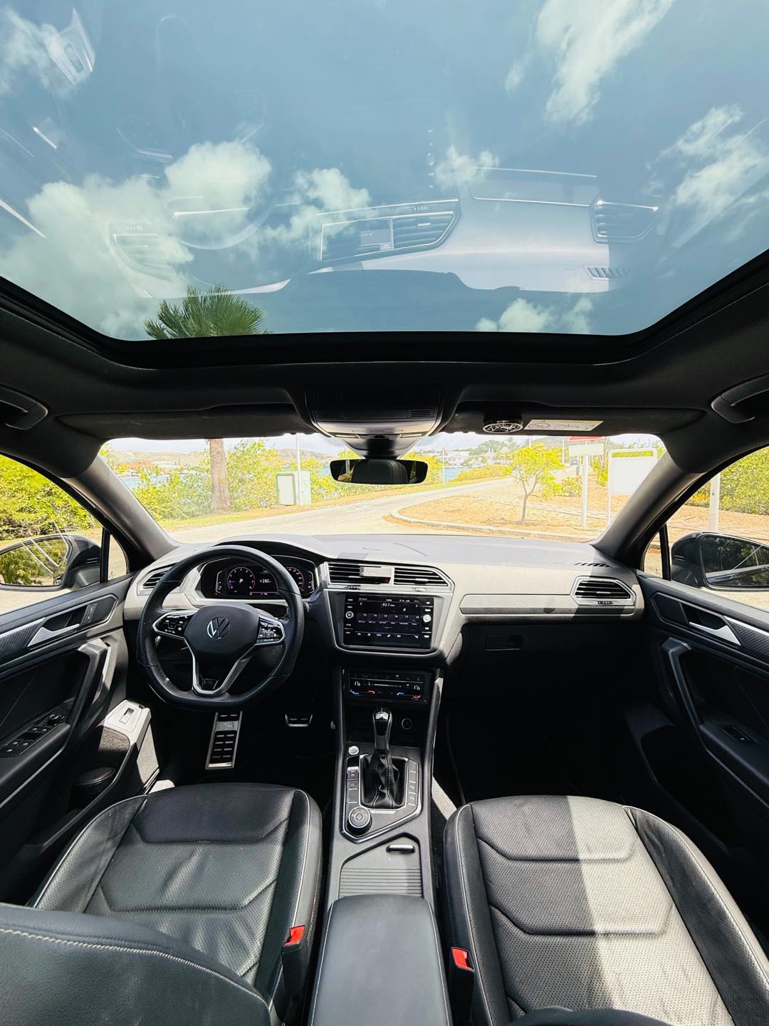 
								Volkswagen Tiguan R-Line full									