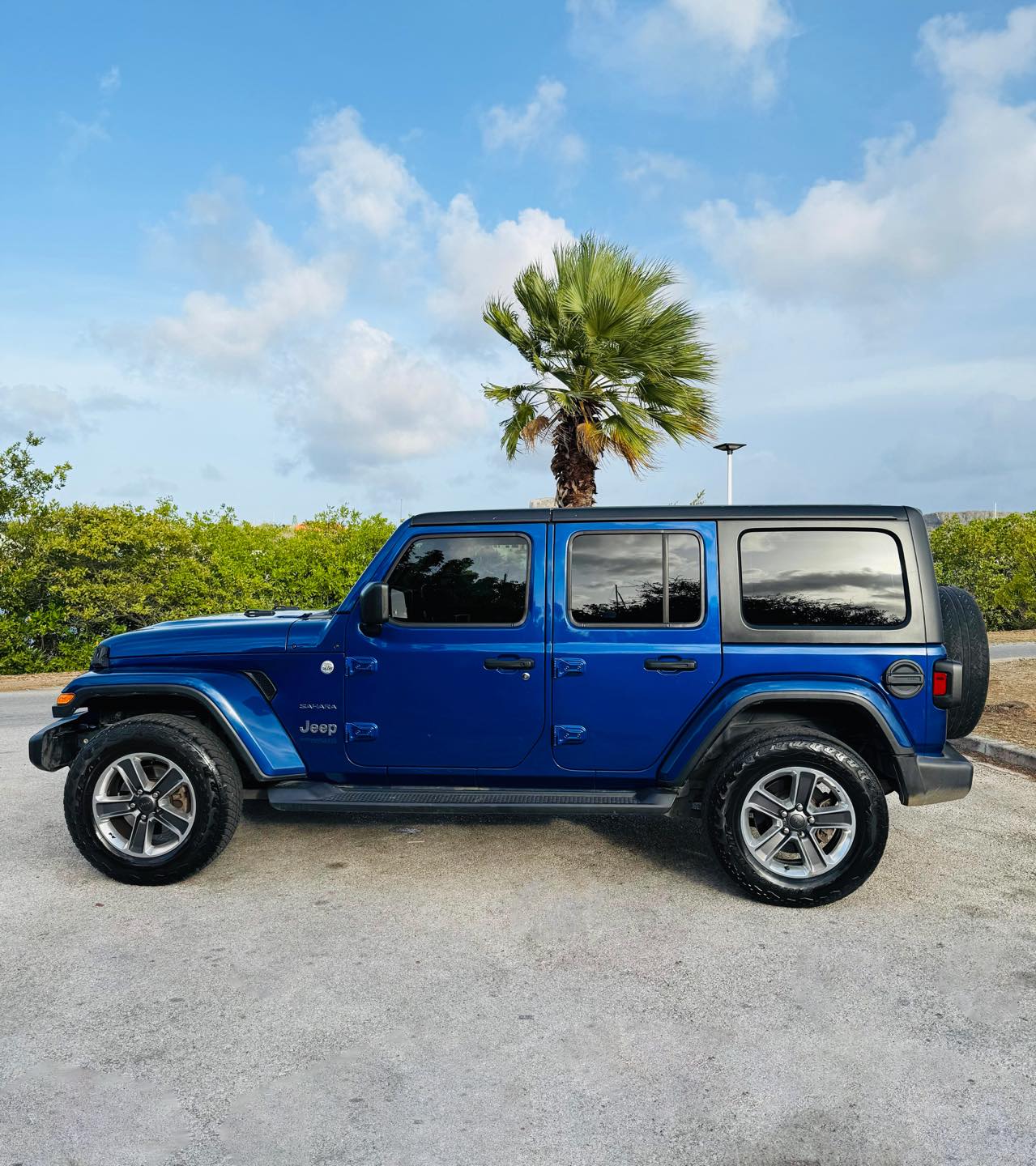 
								Jeep Wrangler Sahara 2020 full									