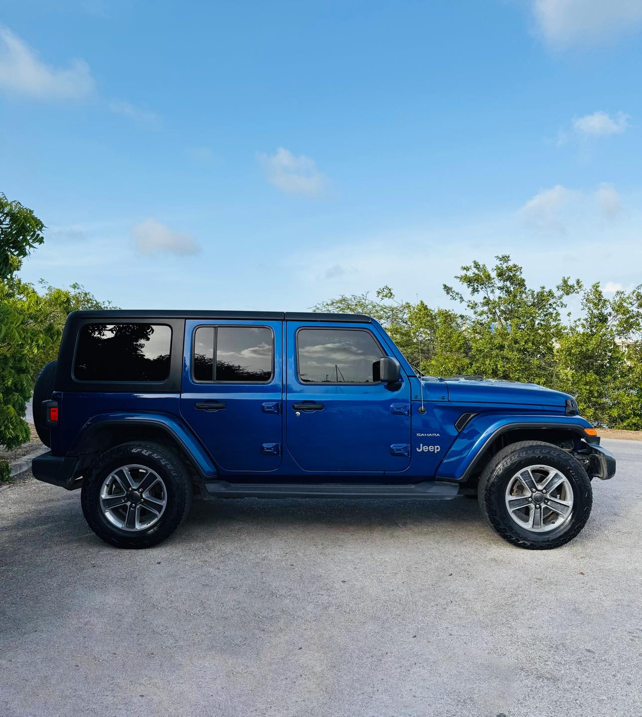 
								Jeep Wrangler Sahara 2020 full									