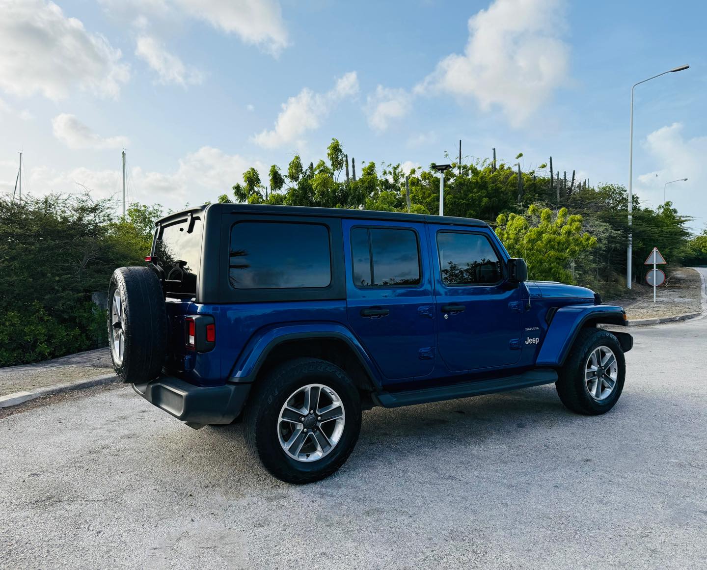 
								Jeep Wrangler Sahara 2020 full									