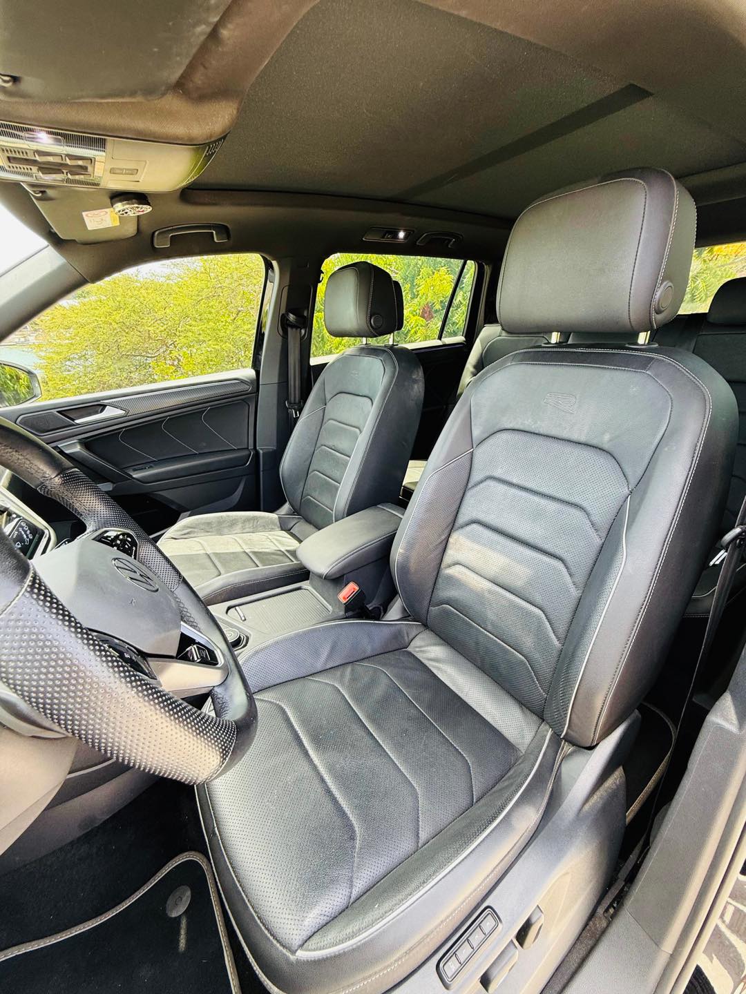
								Volkswagen Tiguan R-Line full									