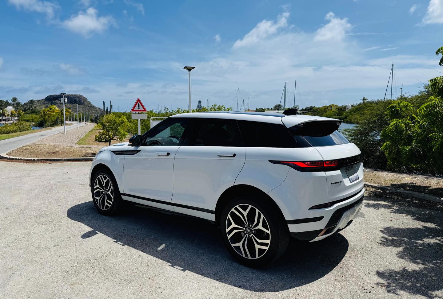 
								Range Rover Evoque R-Dynamic S full									