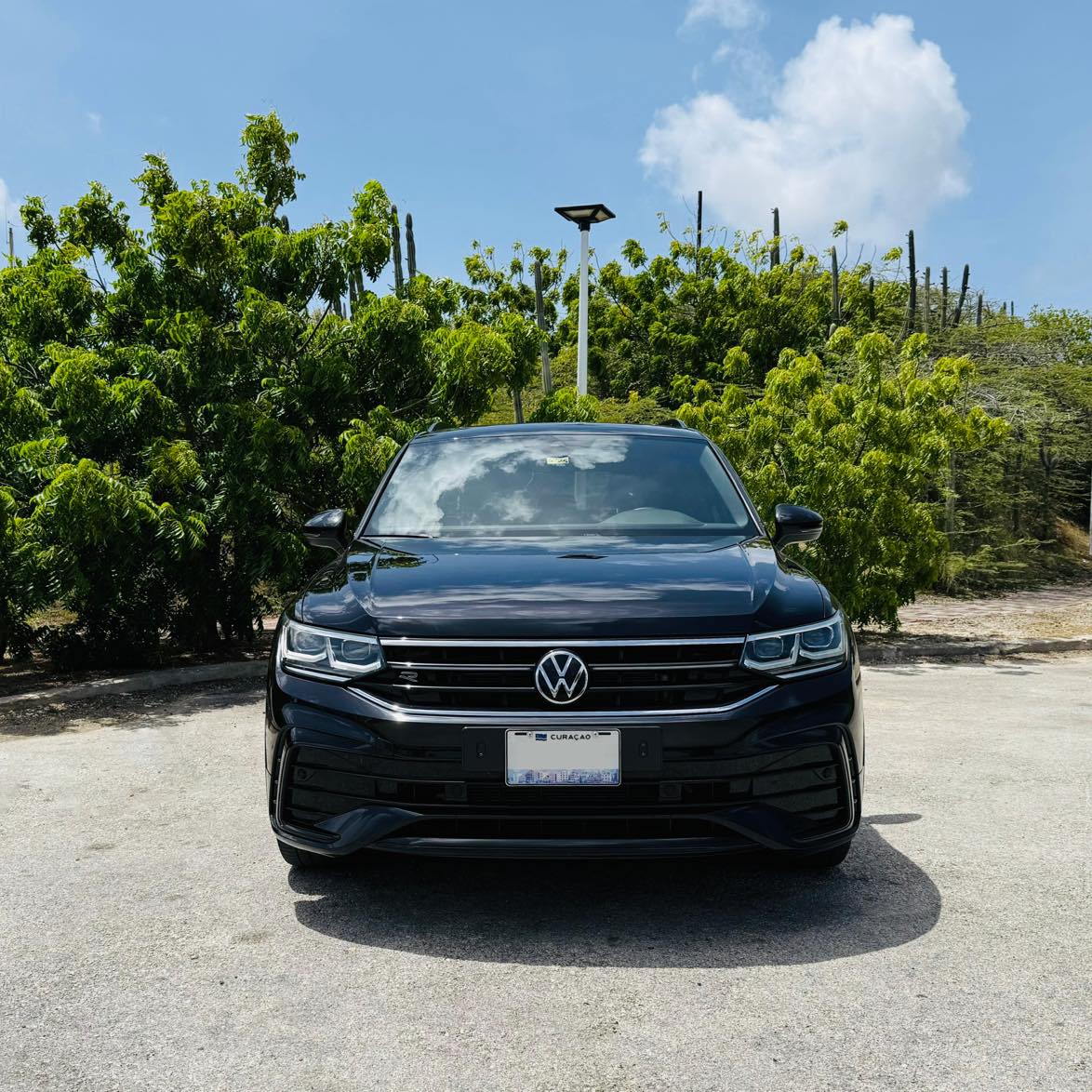 
								Volkswagen Tiguan R-Line full									