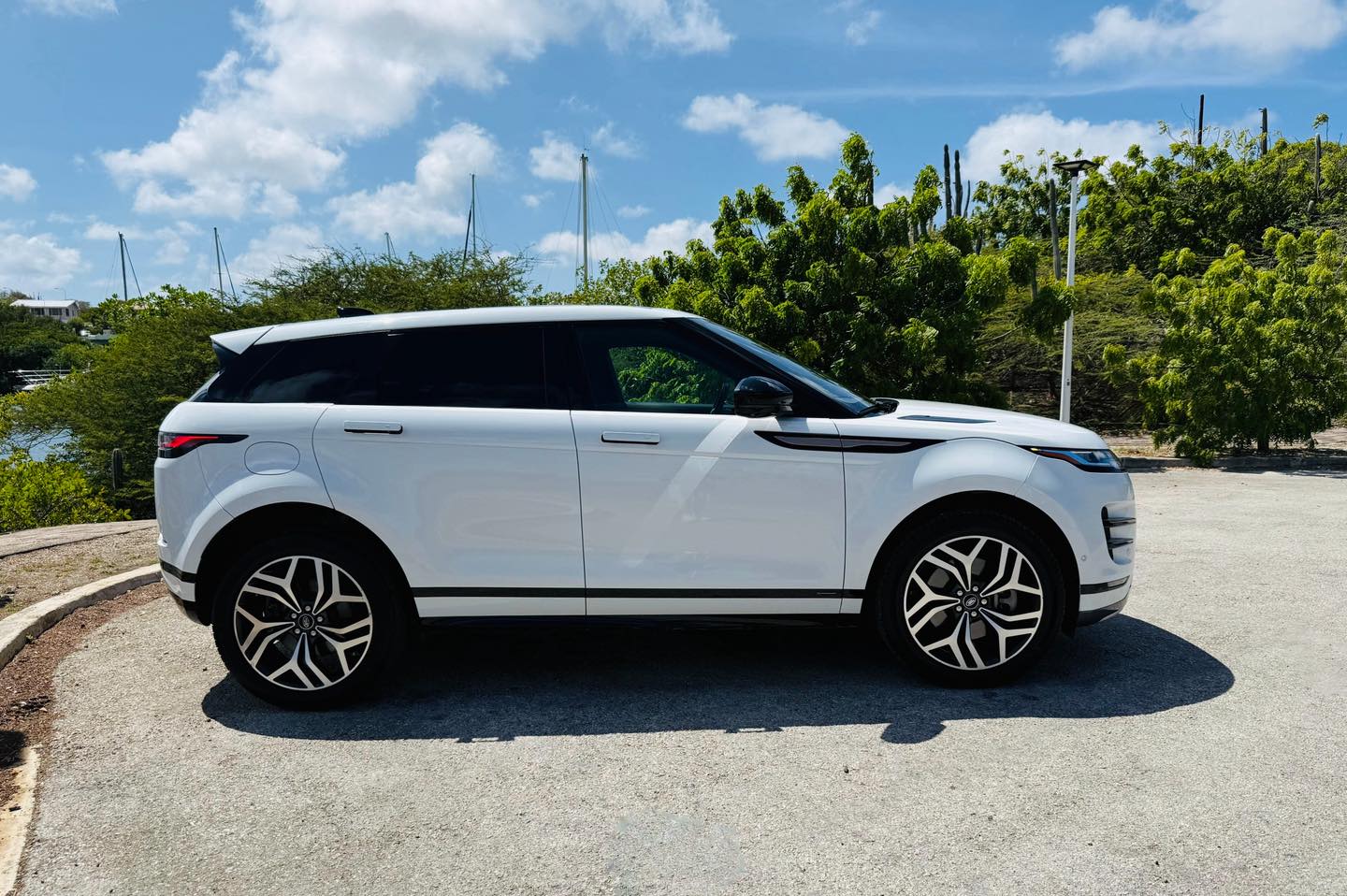 
								Range Rover Evoque R-Dynamic S full									