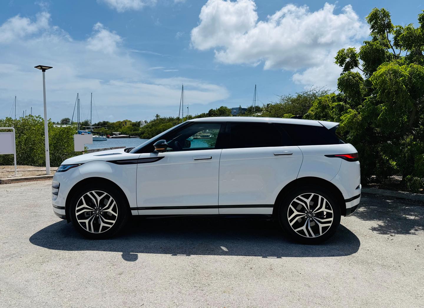 
								Range Rover Evoque R-Dynamic S full									
