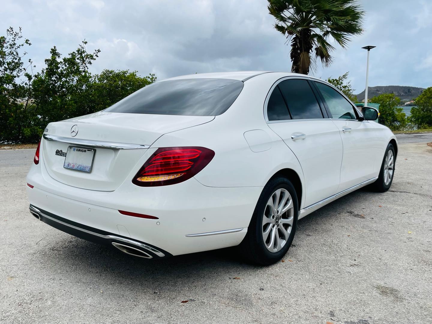 
								Mercedes-Benz E300 full									
