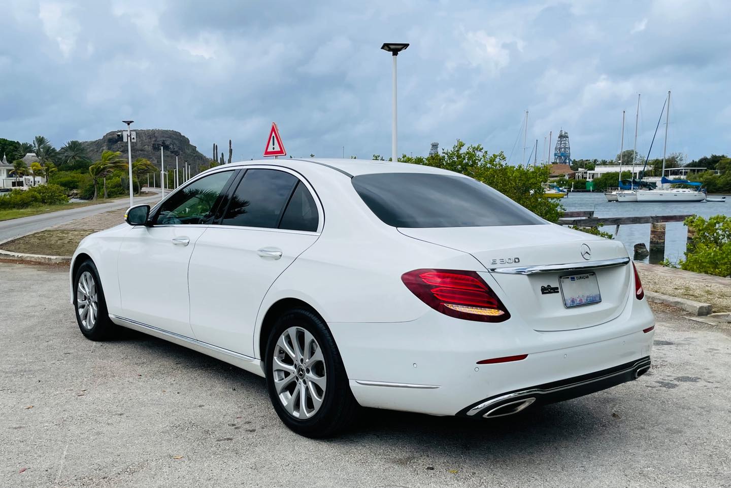 
								Mercedes-Benz E300 full									