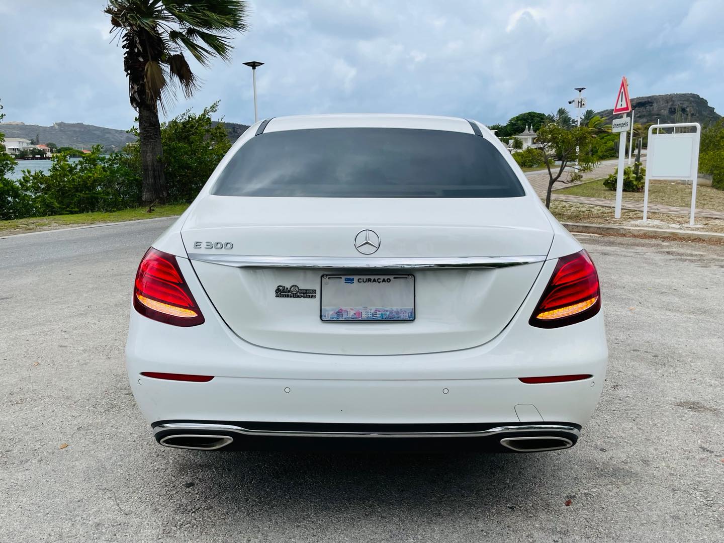 
								Mercedes-Benz E300 full									