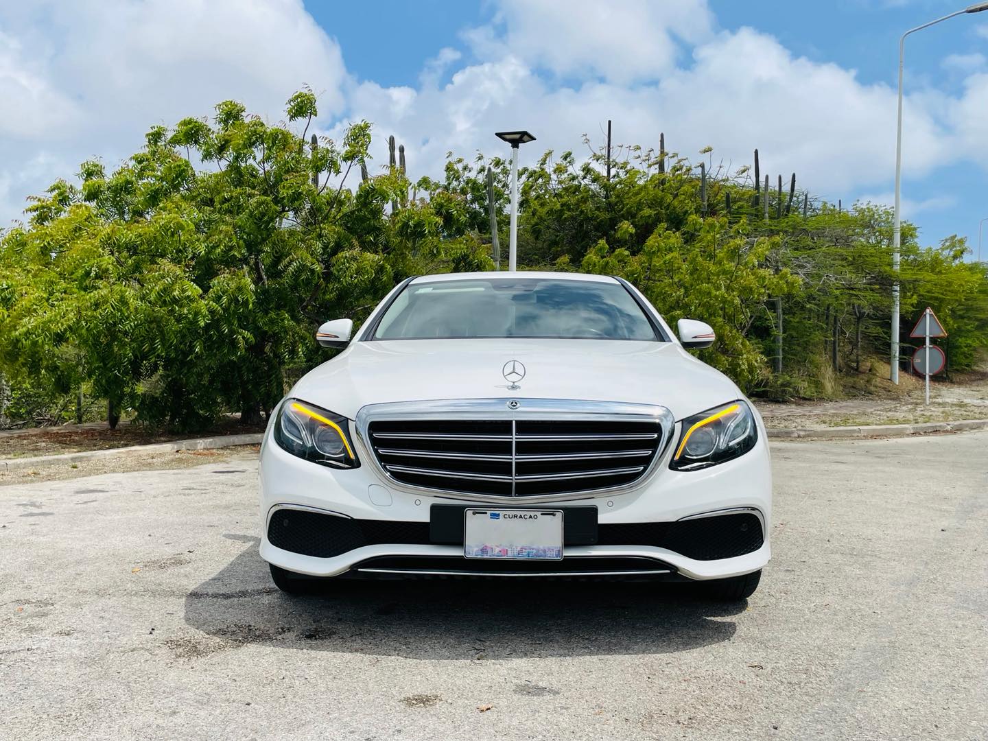 
								Mercedes-Benz E300 full									