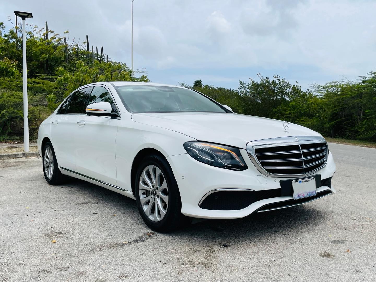 
								Mercedes-Benz E300 full									