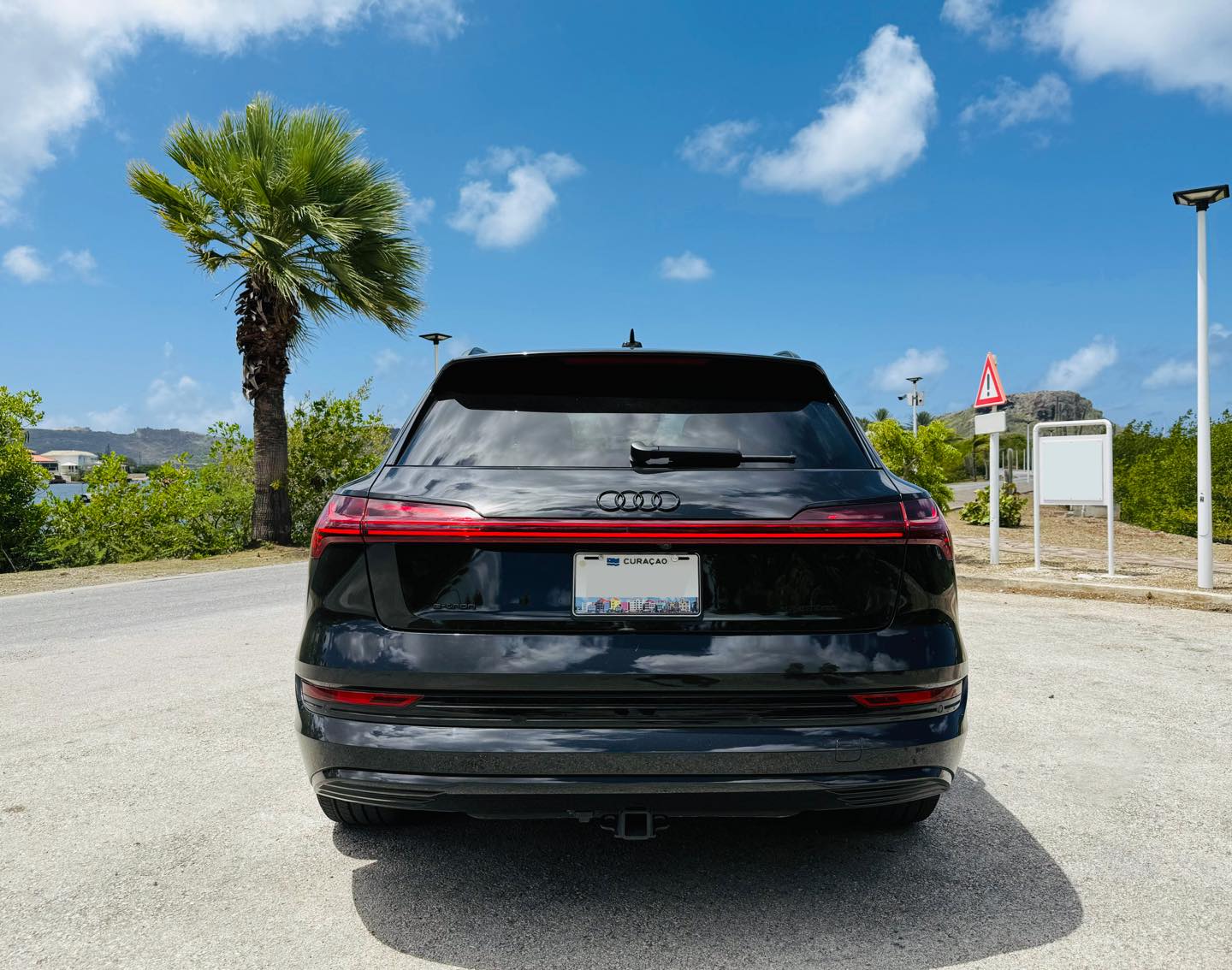 
								Audi E-tron SUV Quattro Premium full									