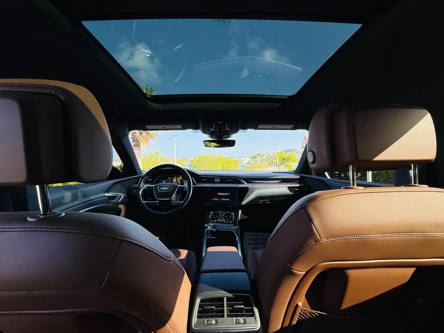 
								Audi E-tron SUV Quattro Premium full									