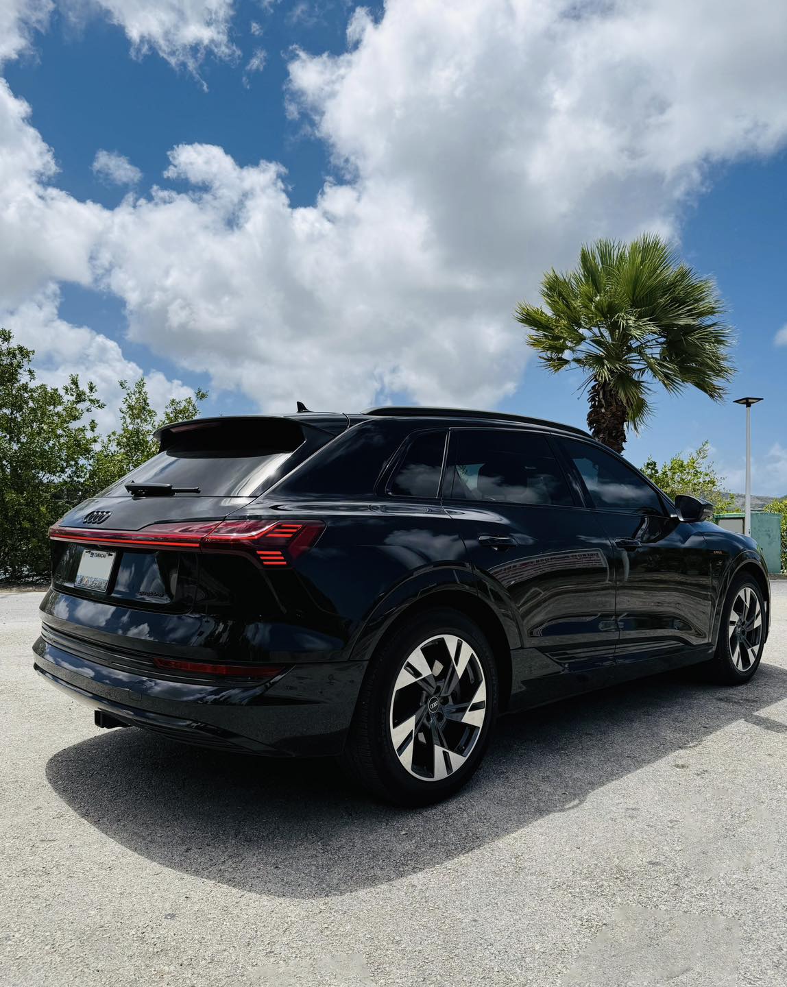 
								Audi E-tron SUV Quattro Premium full									