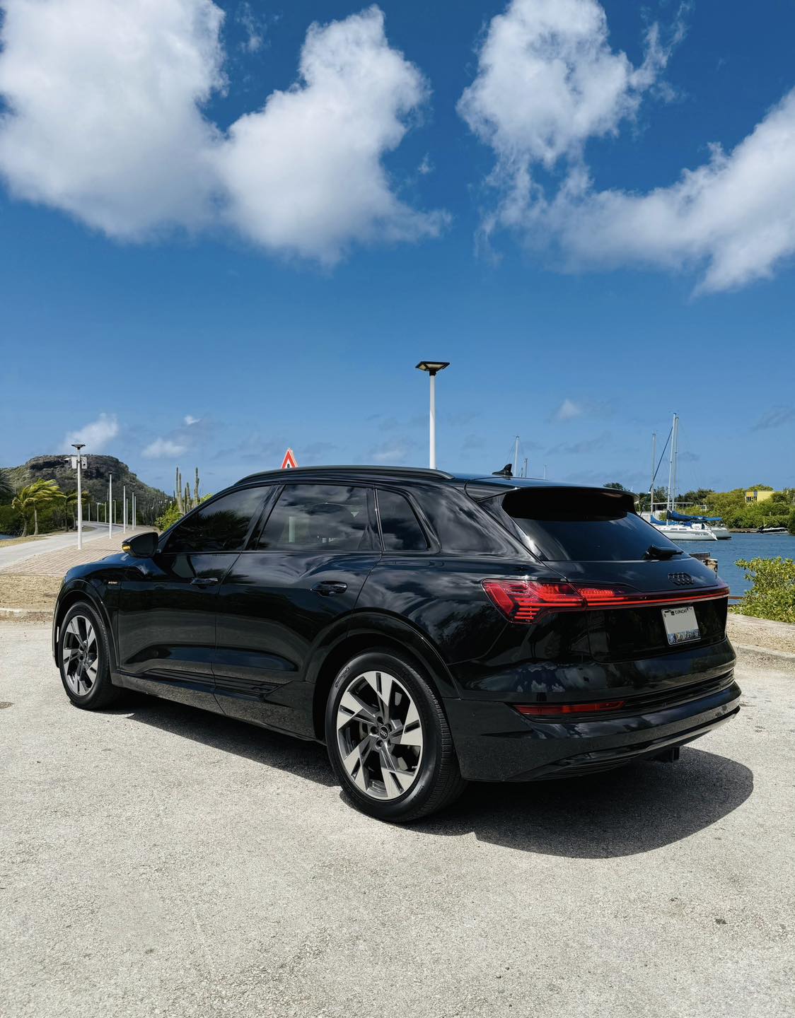 
								Audi E-tron SUV Quattro Premium full									