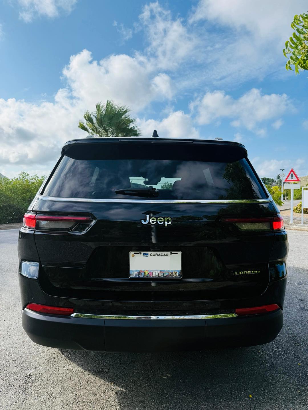 
								Jeep Grand Cherokee L Laredo full									