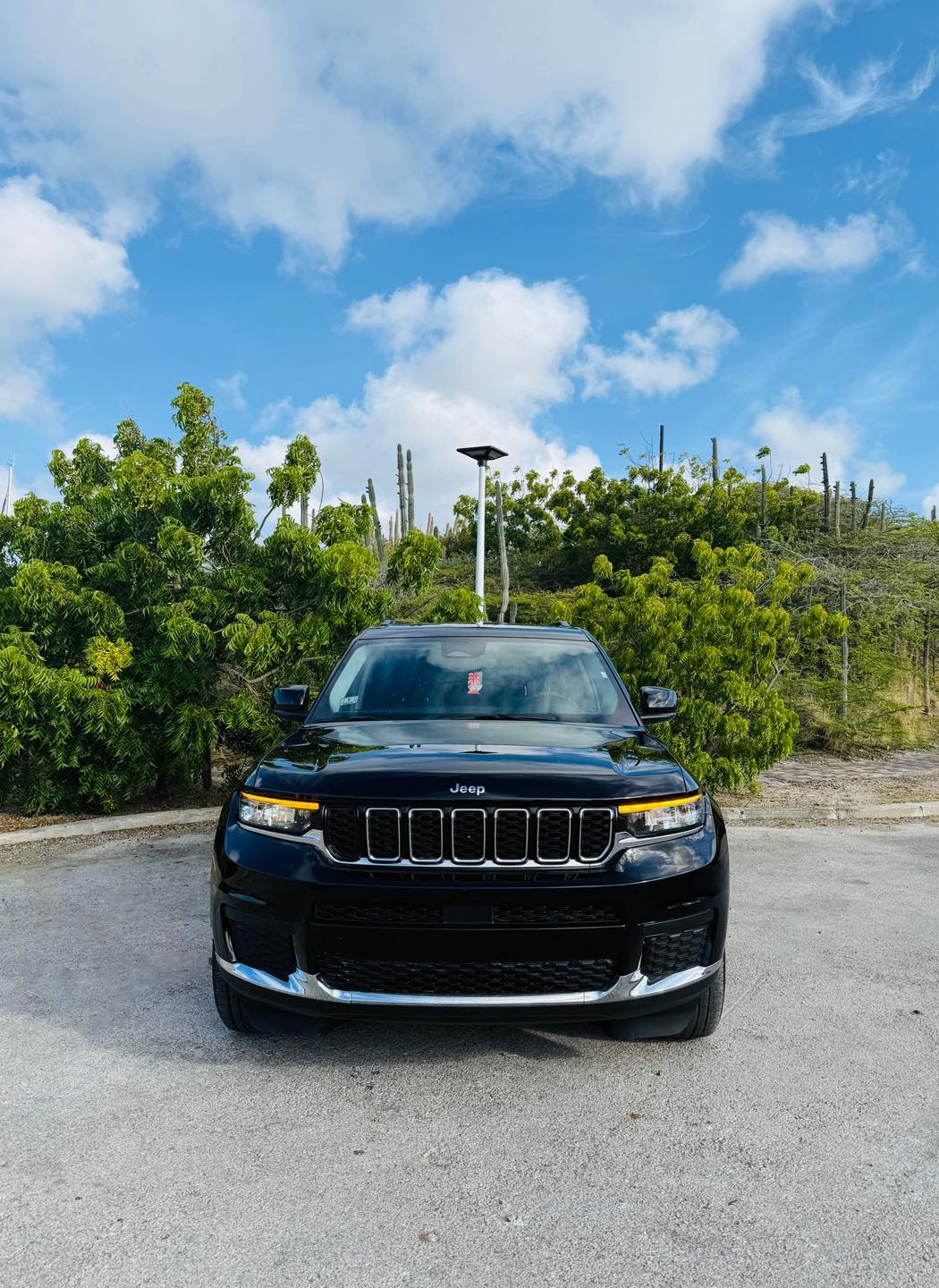 
								Jeep Grand Cherokee L Laredo full									