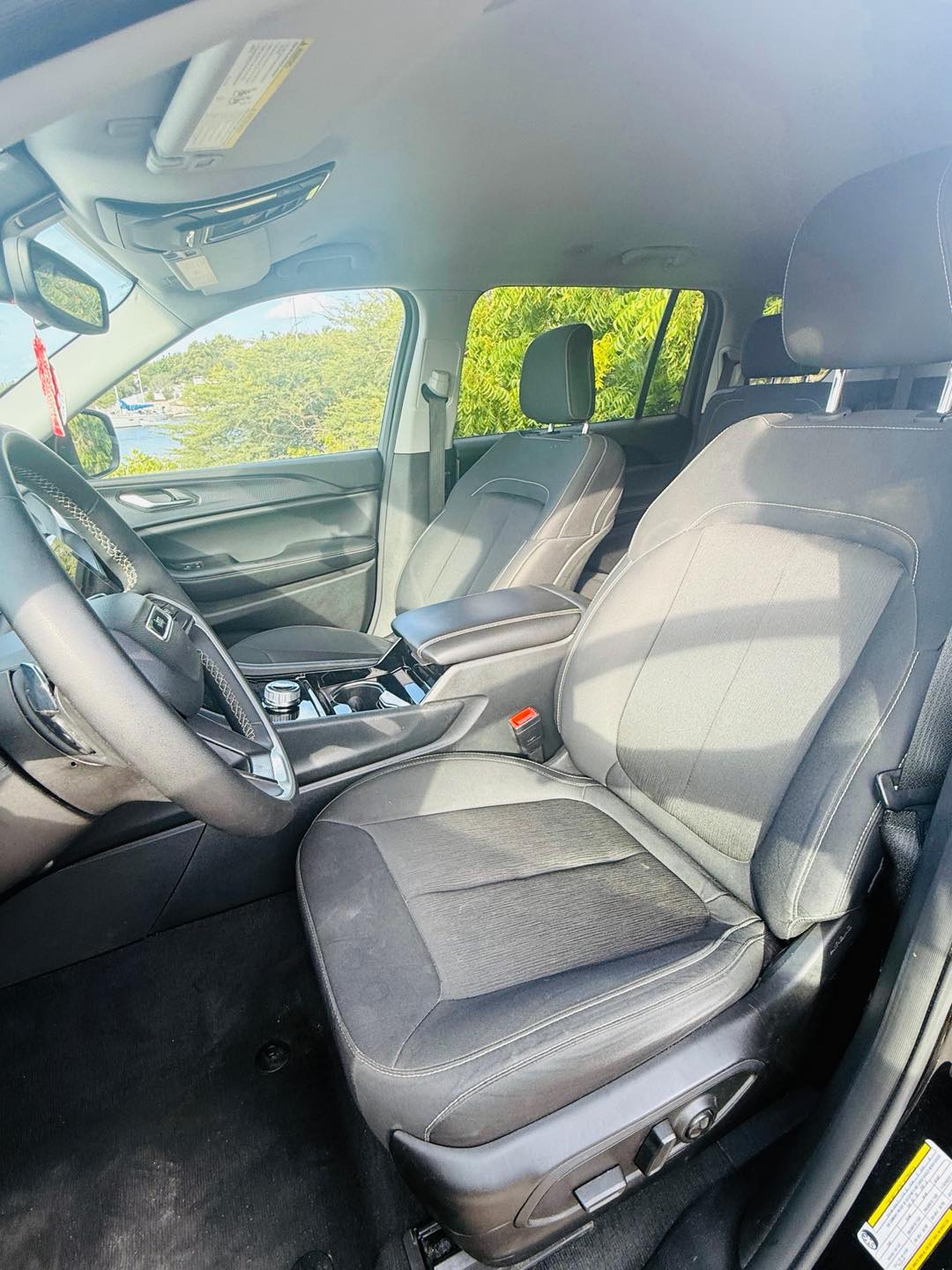 
								Jeep Grand Cherokee L Laredo full									