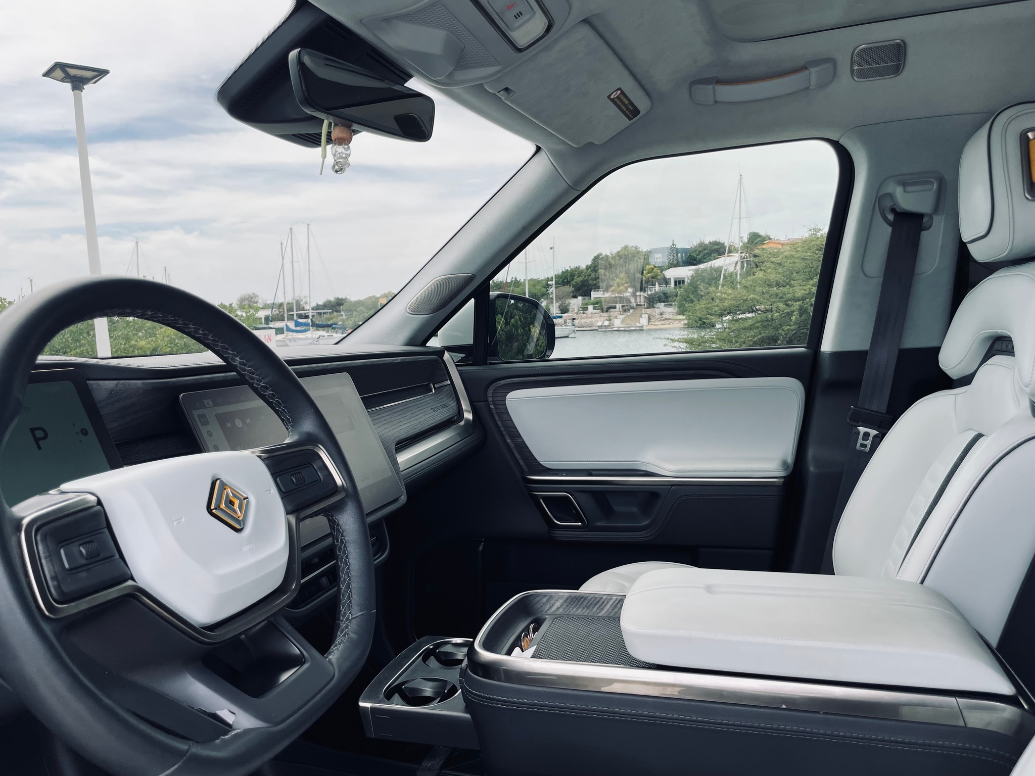 
								Rivian R1T All-Terrain Dual-Motor Standard Plus full									