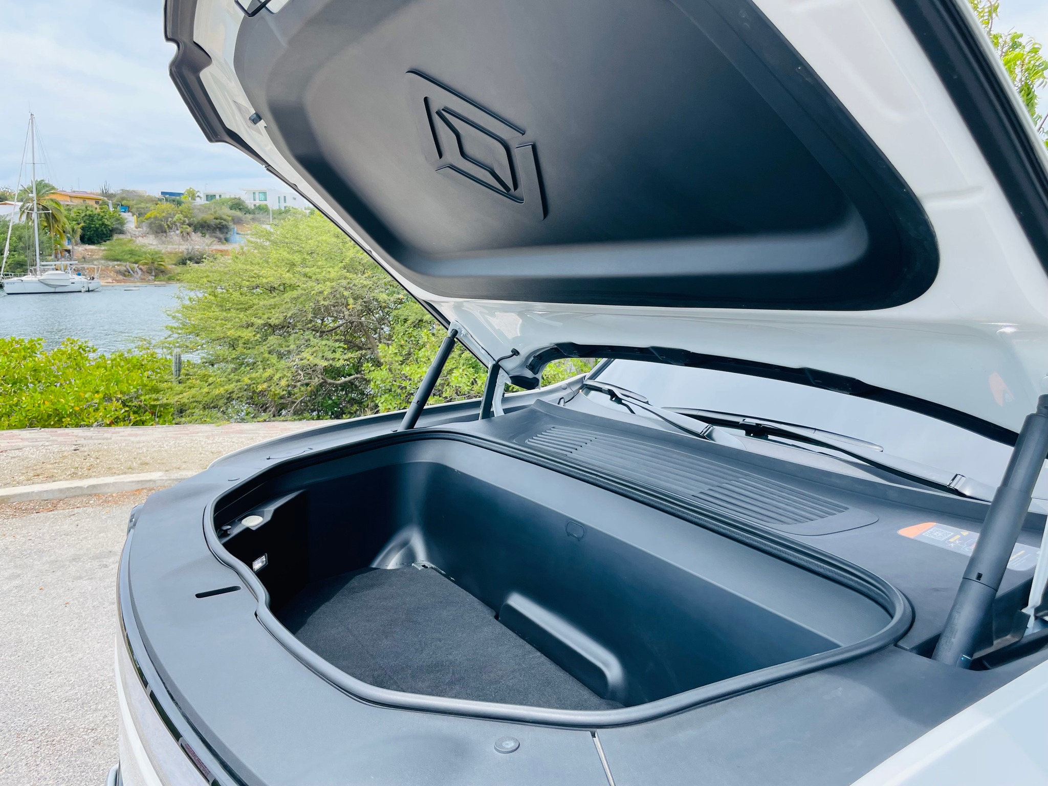 
								Rivian R1T All-Terrain Dual-Motor Standard Plus full									