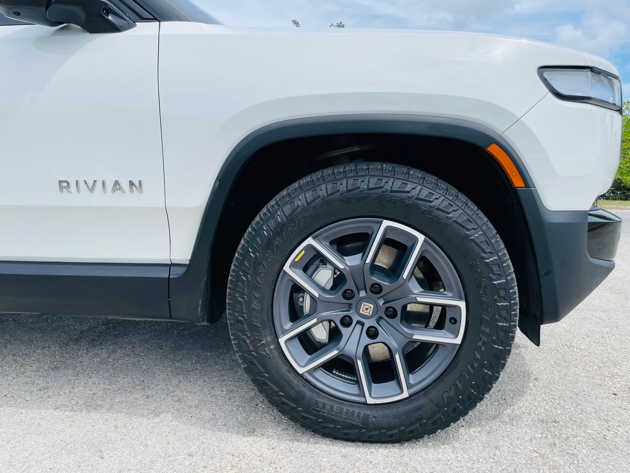 
								Rivian R1T All-Terrain Dual-Motor Standard Plus full									